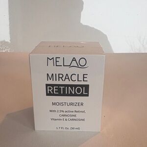 Miracle Retinol Moisturizer - White